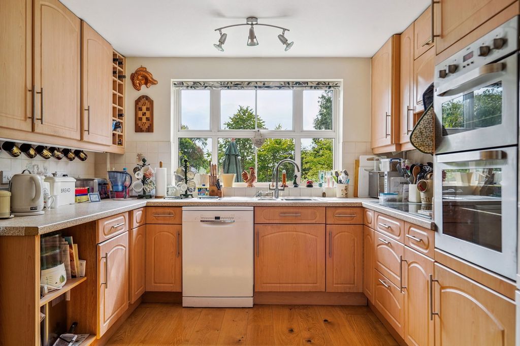 Property photo 3 of 14 Photo 11