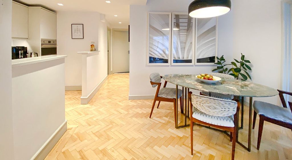 Property photo 2 of 10 U10 92 Lots Road Chelsea Sw10 Sale11.Jpg