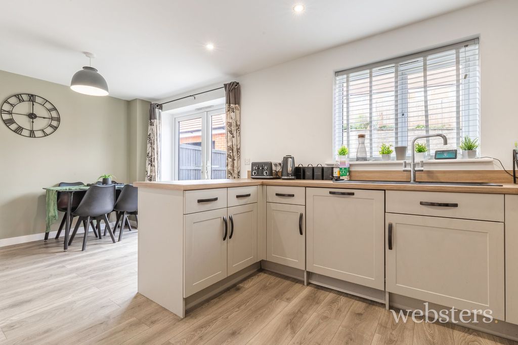 Property photo 3 of 23