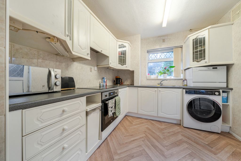 Property photo 3 of 16 1396611-4-695Fb7A...