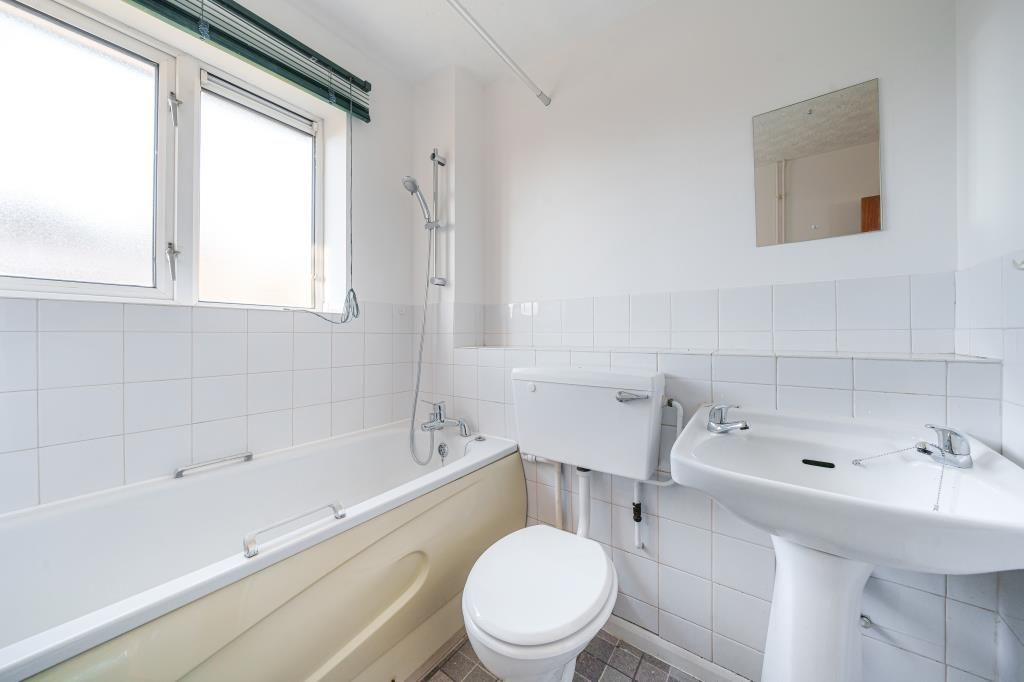 Property photo 2 of 12 Bathroom