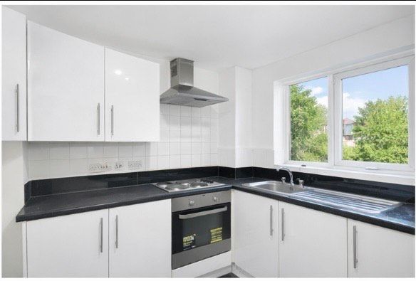 Property photo 2 of 7 Kitchen