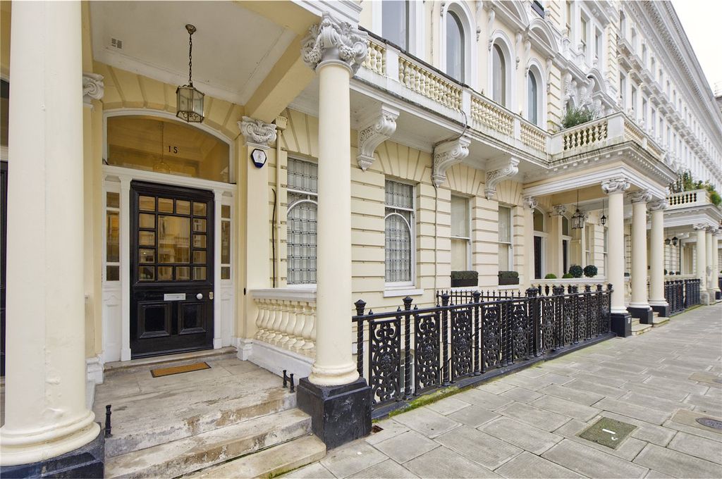 Property photo 2 of 8 Exterior