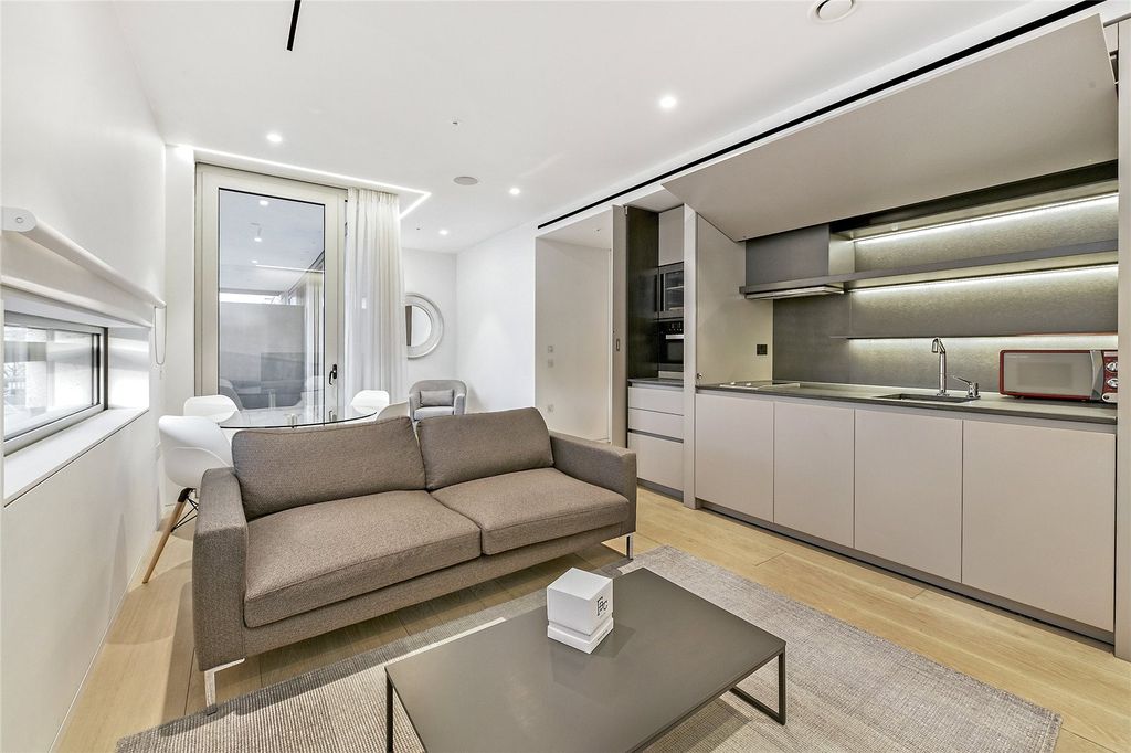 Property photo 3 of 18 Reception