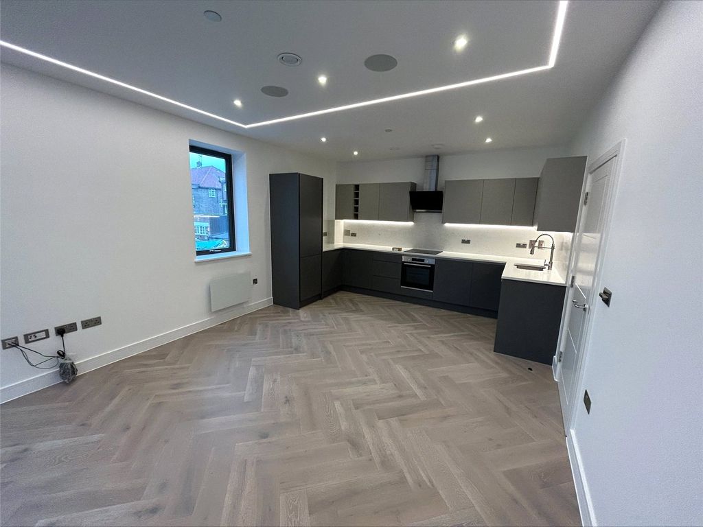 Property photo 2 of 16 Picture No. 12