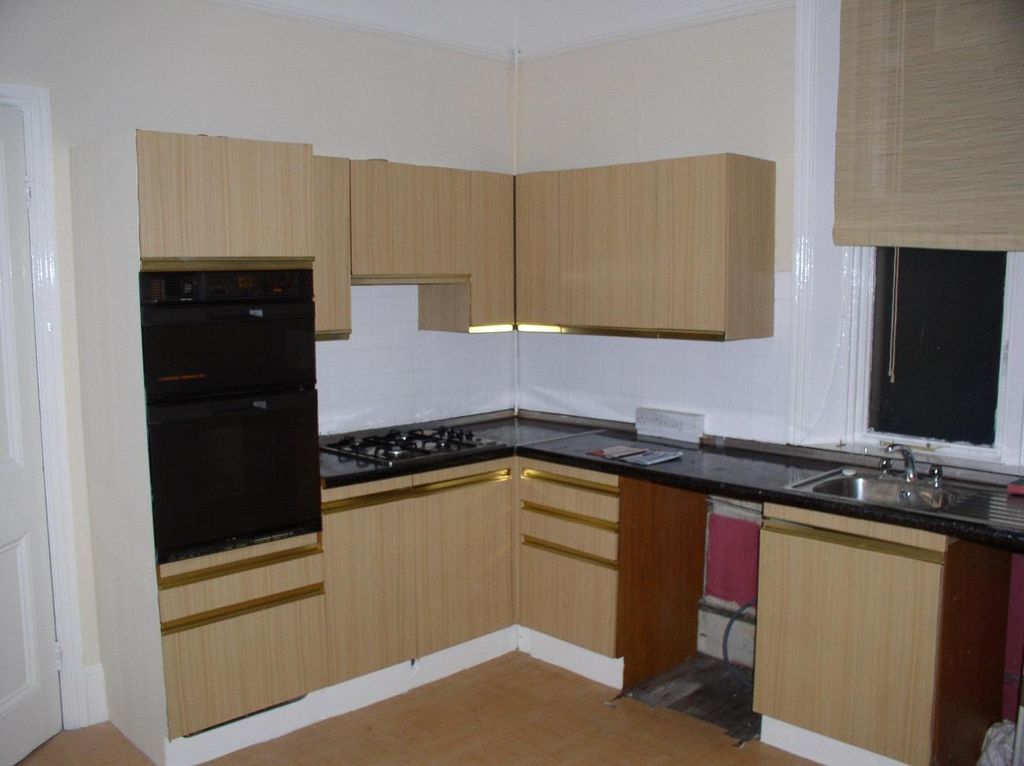 Property photo 3 of 7 Kitchen