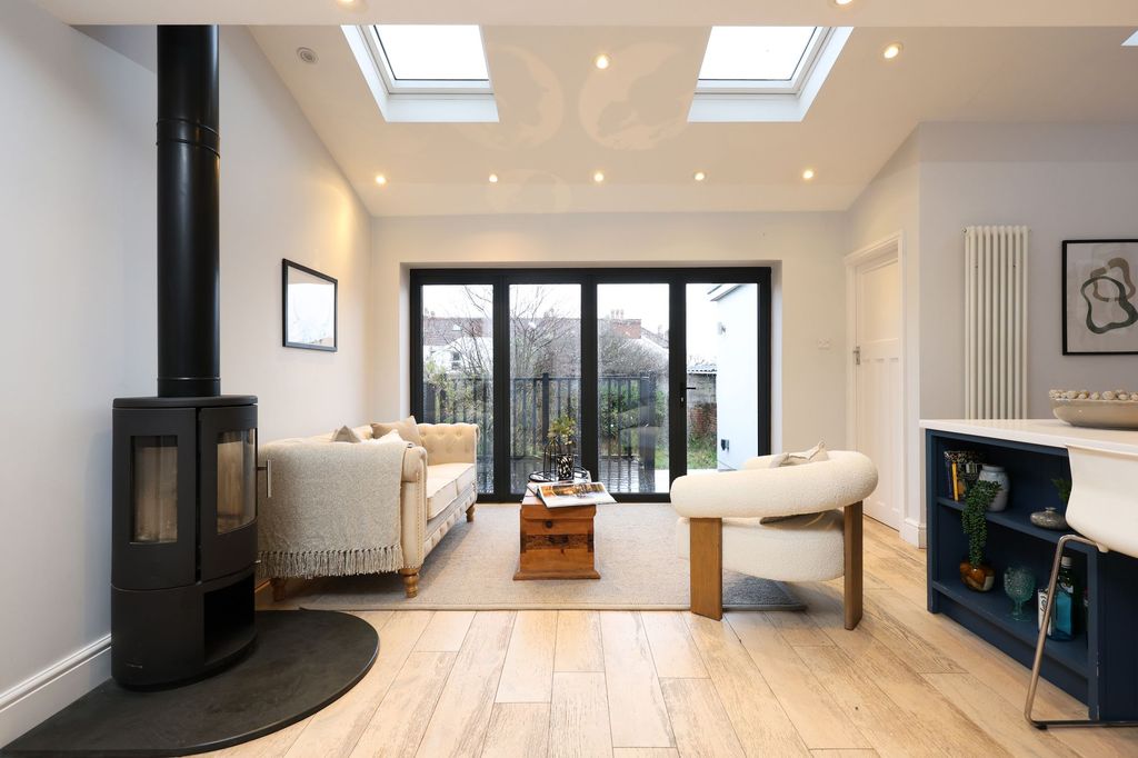 Property photo 1 of 24