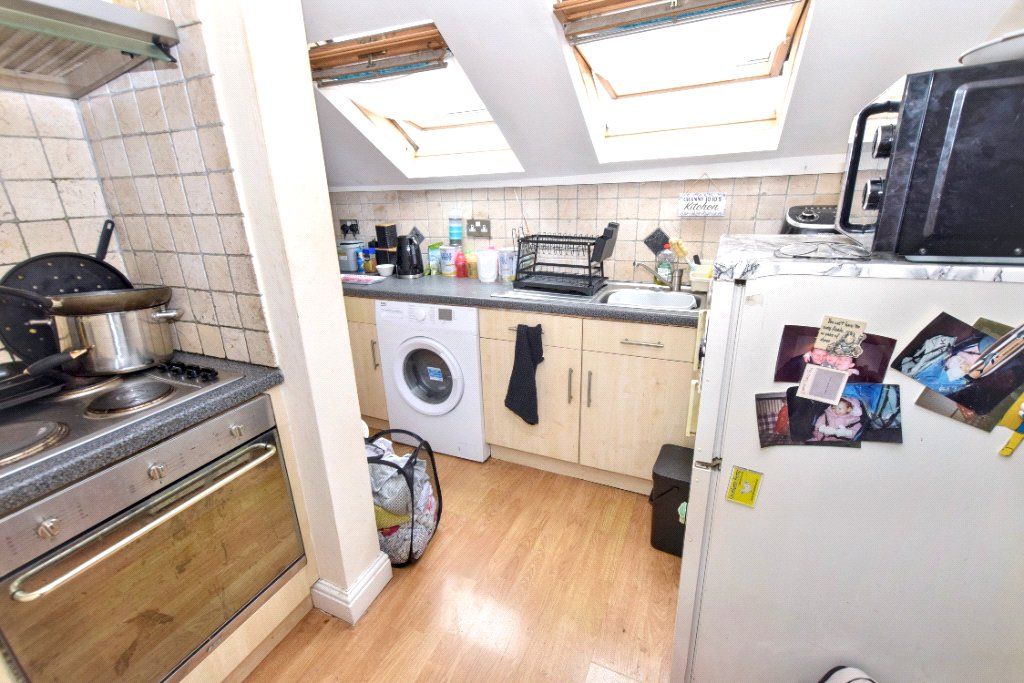 Property photo 3 of 7 Kitchen