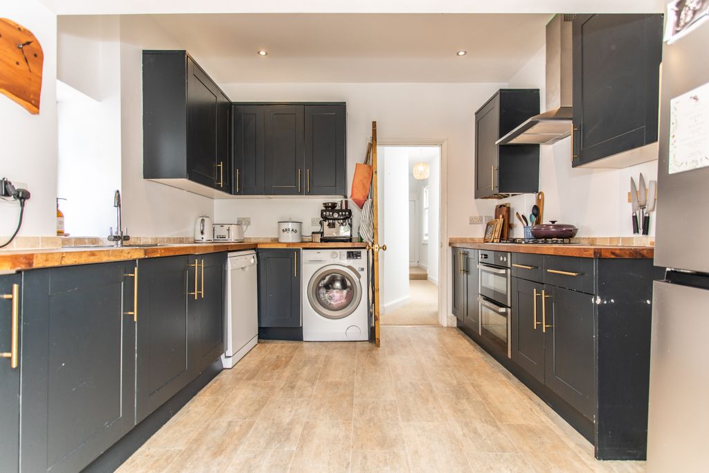 Property photo 2 of 21 4