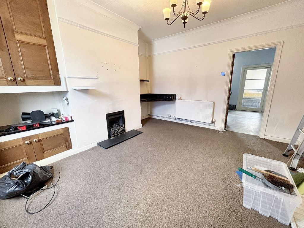 Property photo 2 of 12 Lounge