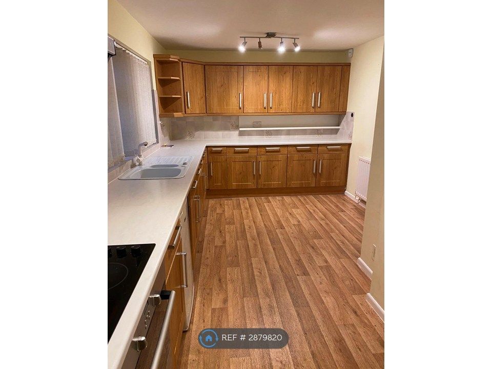 Property photo 3 of 6 Kitchen