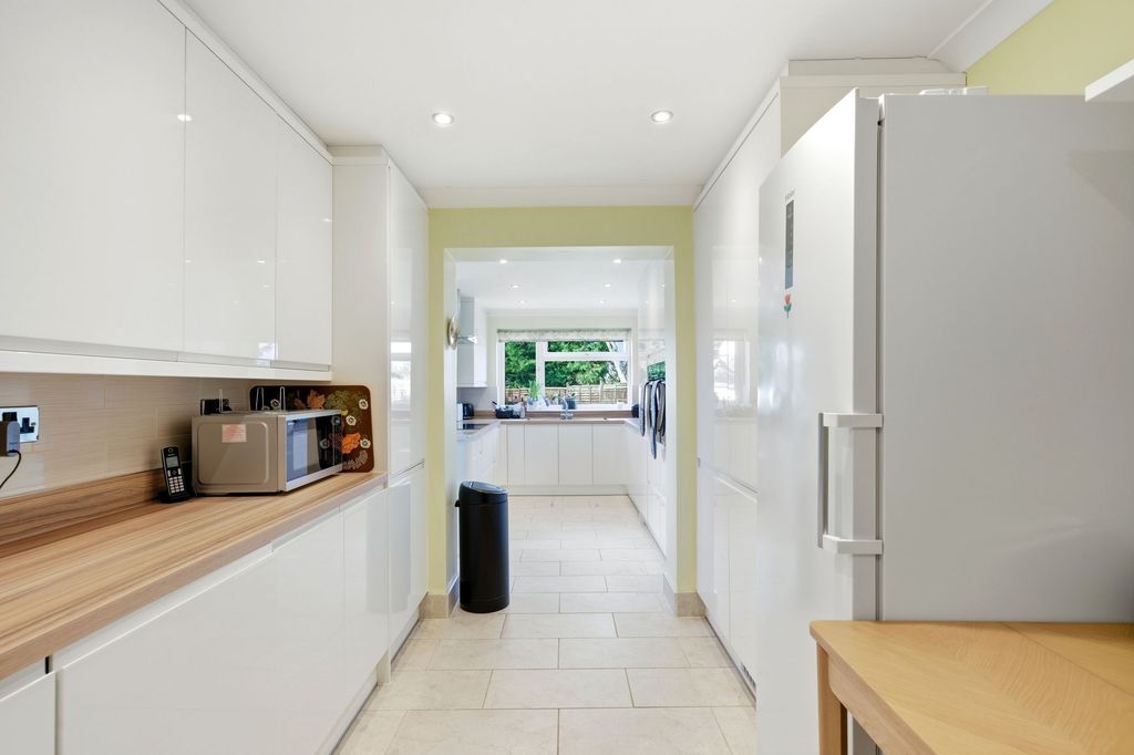 Property photo 2 of 25