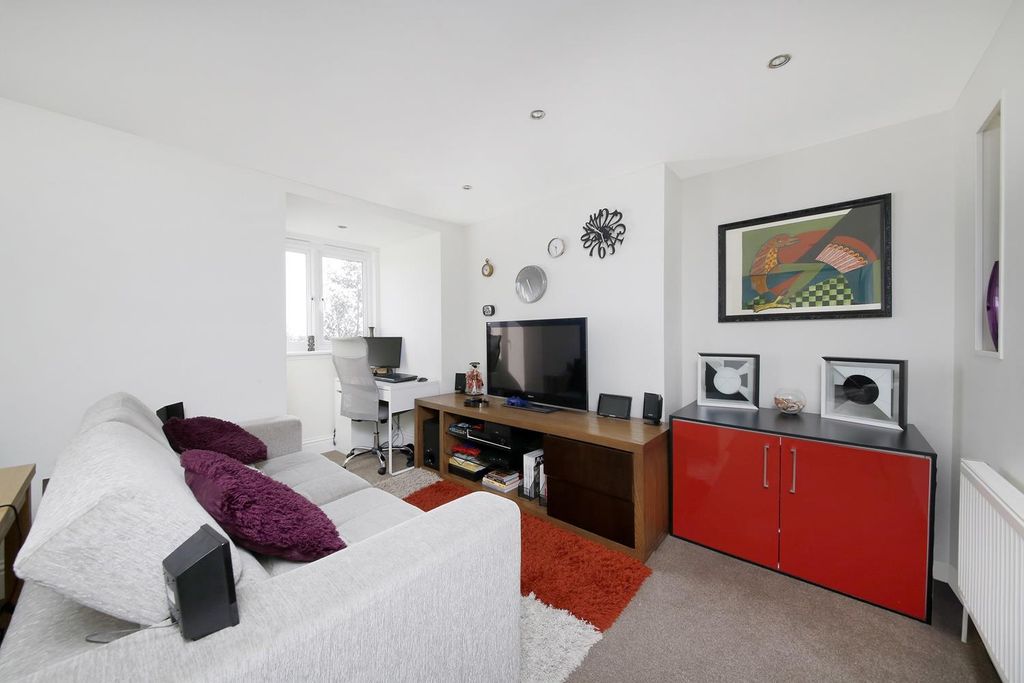 Property photo 2 of 8