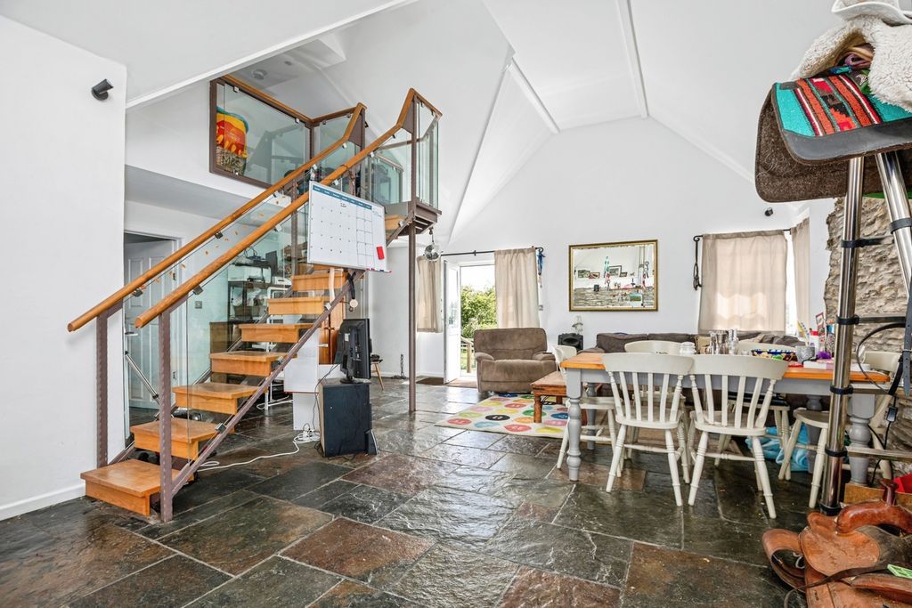 Property photo 3 of 45 Pbox-Img.Jpg