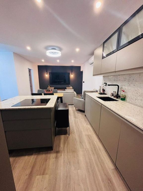 Property photo 3 of 42