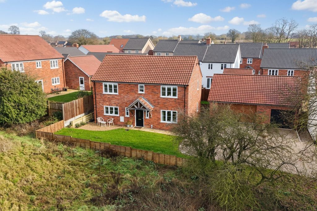 Property photo 1 of 32