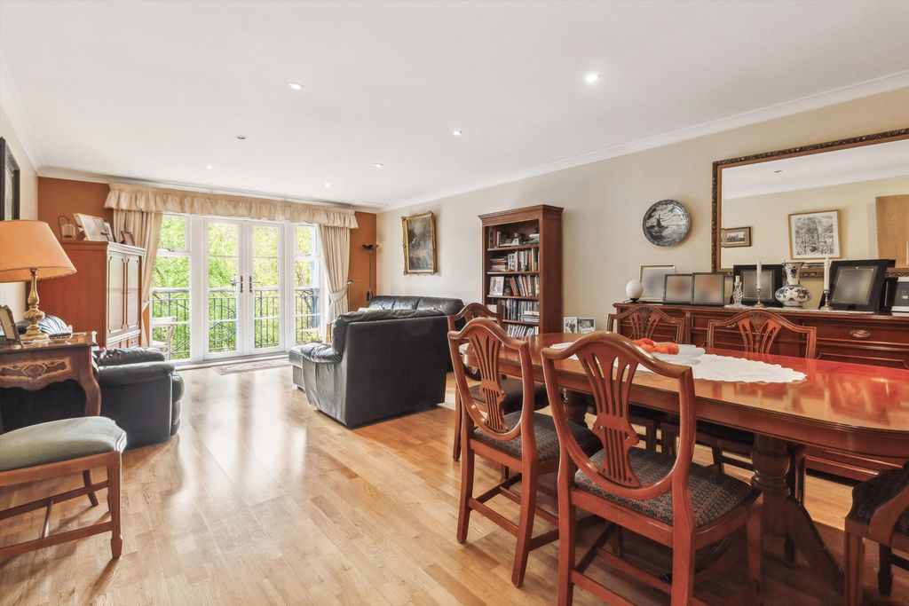 Property photo 3 of 16 Image