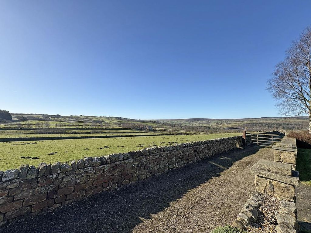 Property photo 3 of 25