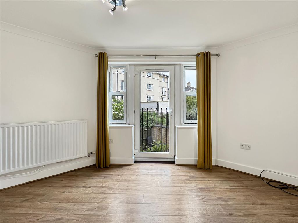 Property photo 3 of 17 Img (15).Jpg
