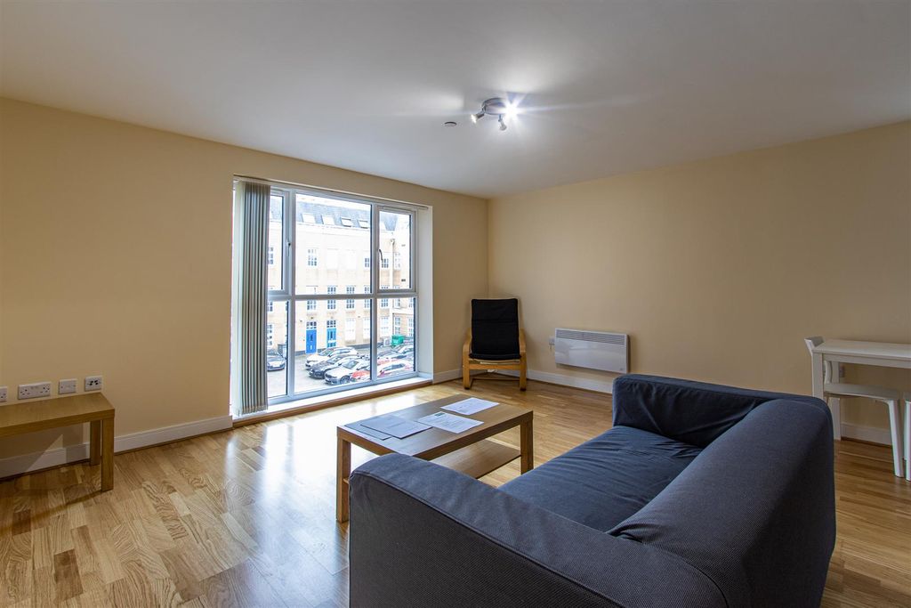 Property photo 2 of 8 Img-3.Jpg