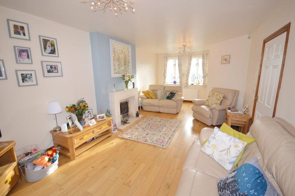 Property photo 2 of 38 Picture No. 18