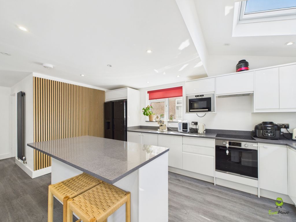 Property photo 3 of 12 Presented By Nicoleta At Ewemove Bexleyheath And