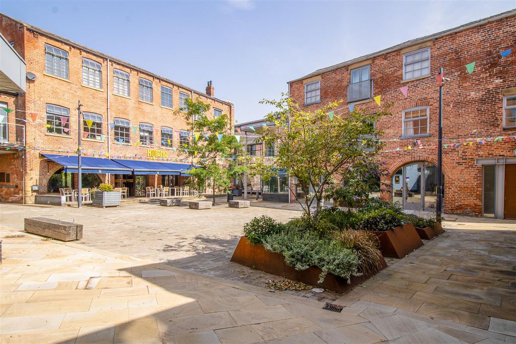 Property photo 1 of 14 Outside