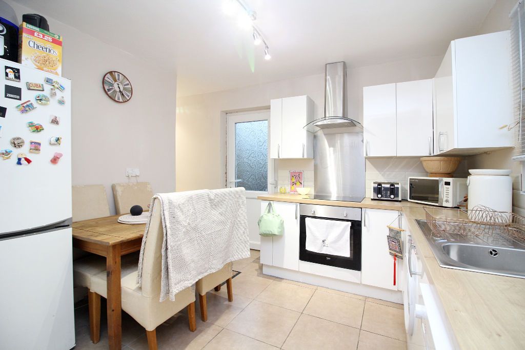 Property photo 3 of 16 Kitchen