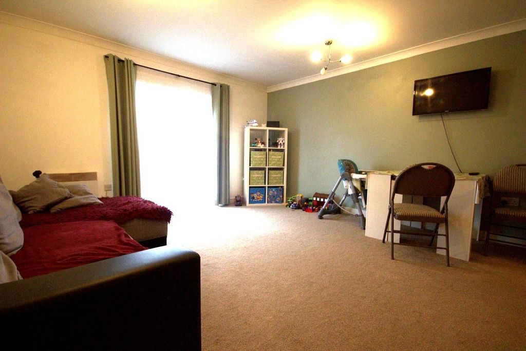 Property photo 2 of 8