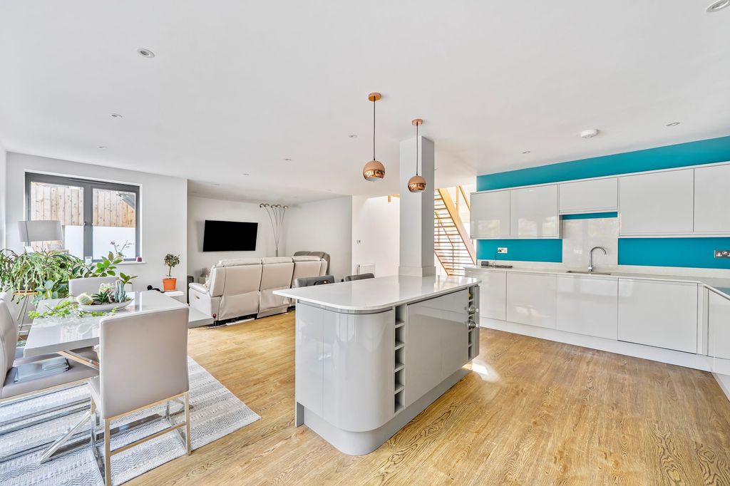 Property photo 3 of 22