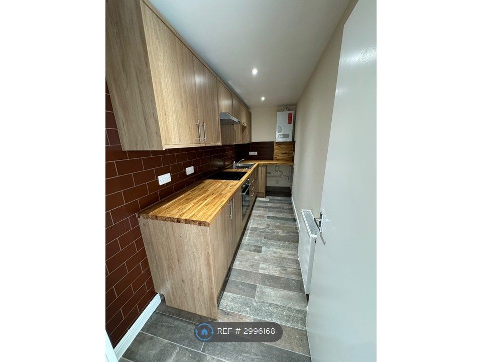 Property photo 2 of 10 Kitchen