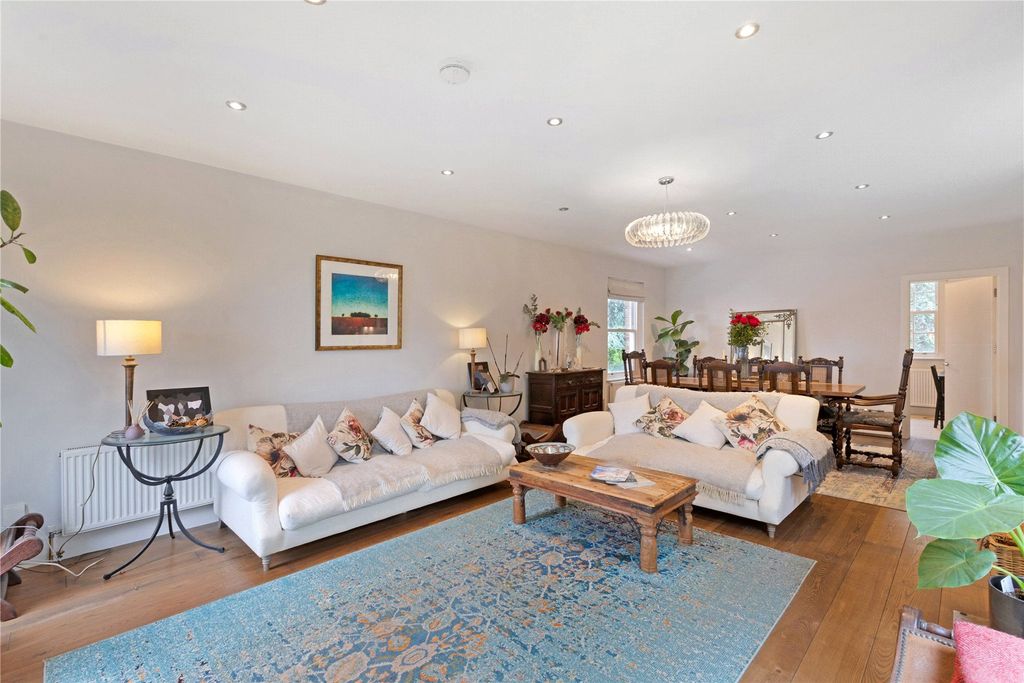 Property photo 3 of 17 Picture No. 12