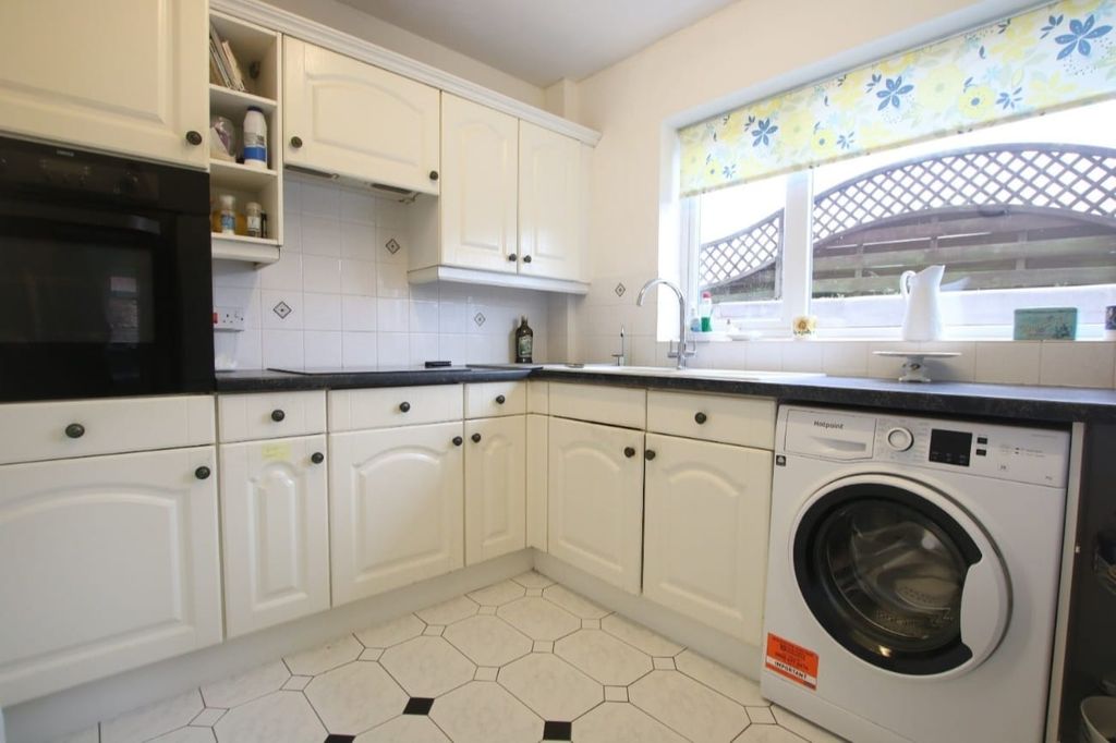 Property photo 3 of 8