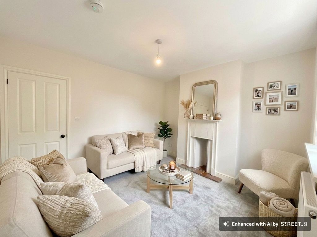 Property photo 2 of 31