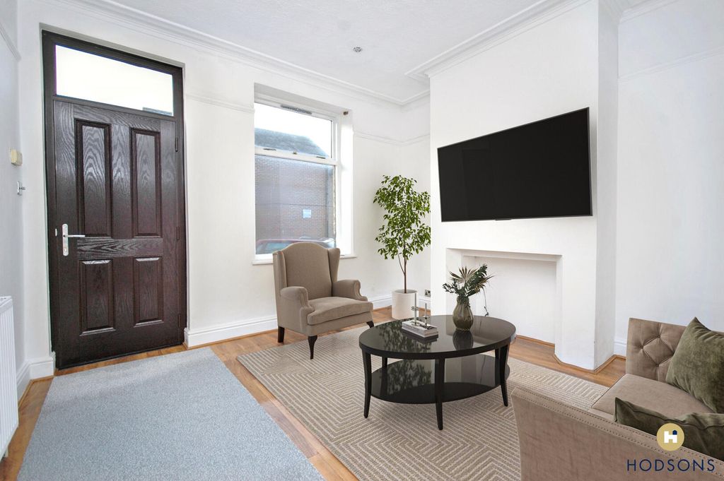 Property photo 3 of 11 Living Room