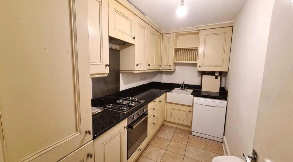 Property photo 2 of 10 Kitchen