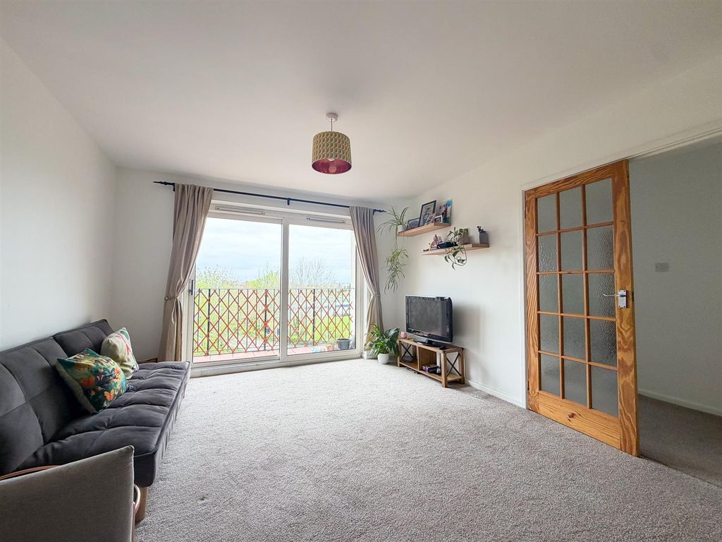 Property photo 2 of 7 Lounge