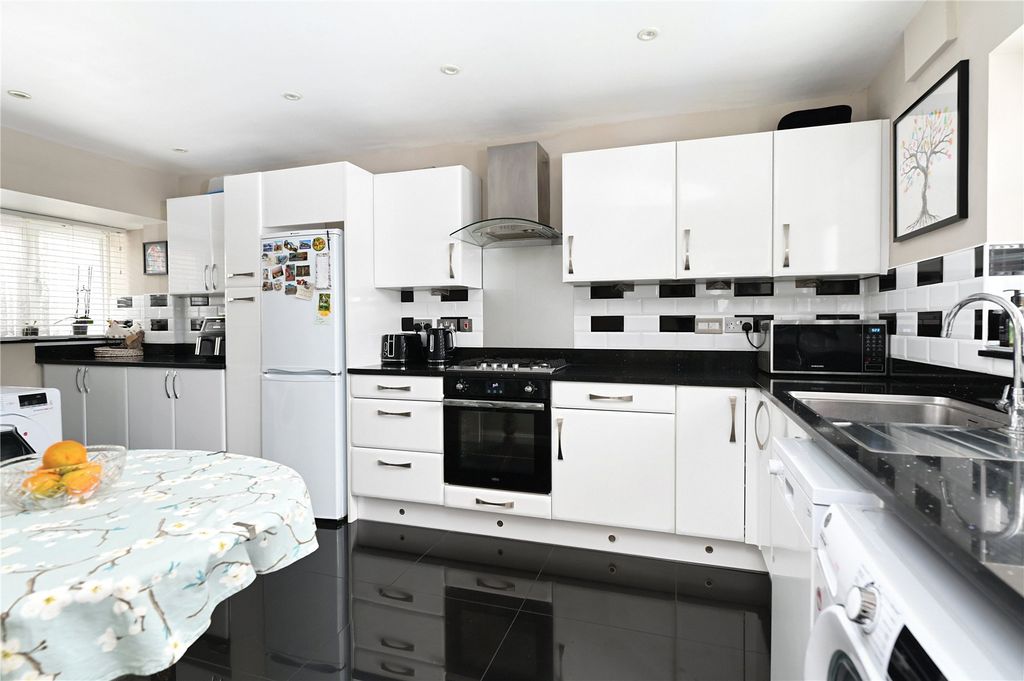 Property photo 2 of 12 Picture No. 10