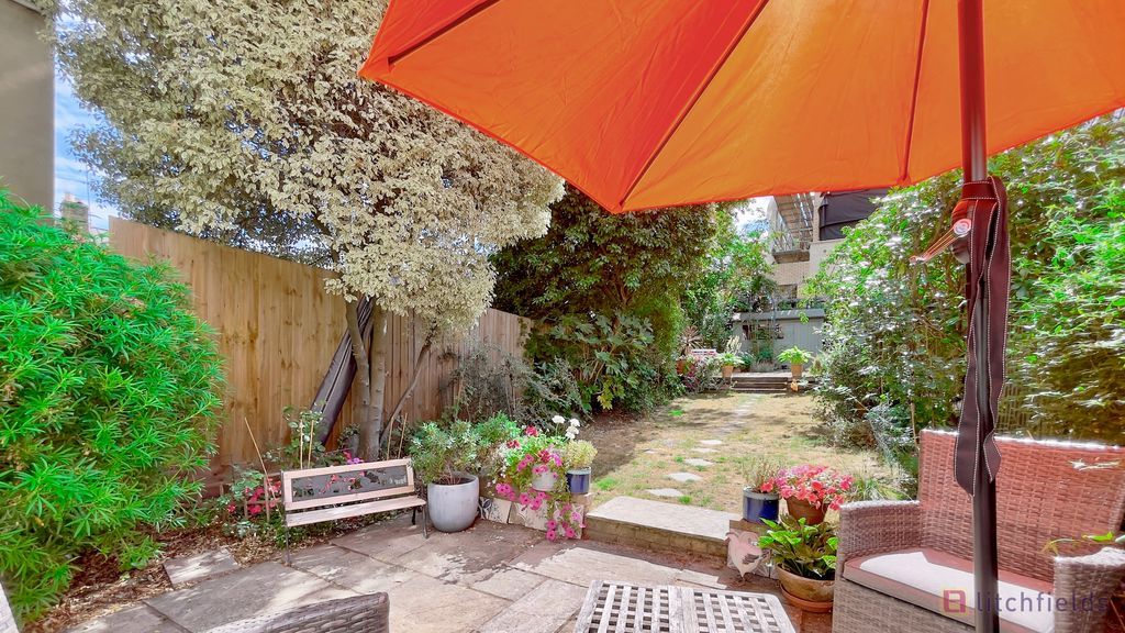 Property photo 2 of 17 Garden