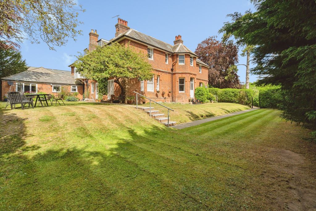 Property photo 2 of 18