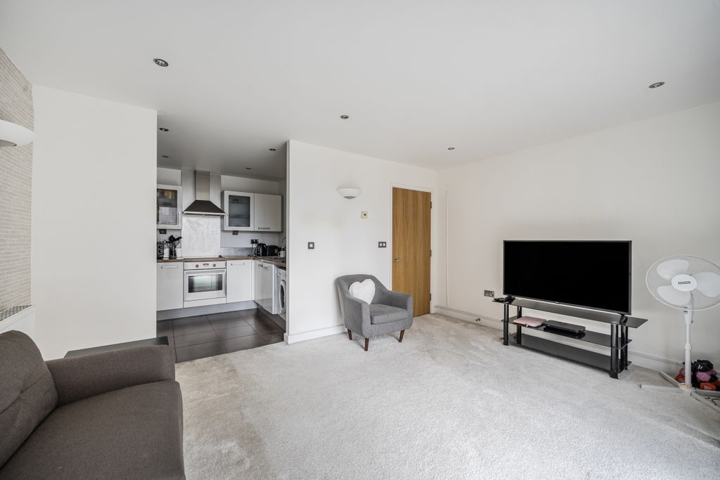 Property photo 3 of 14 1359200-13-68Da2d...