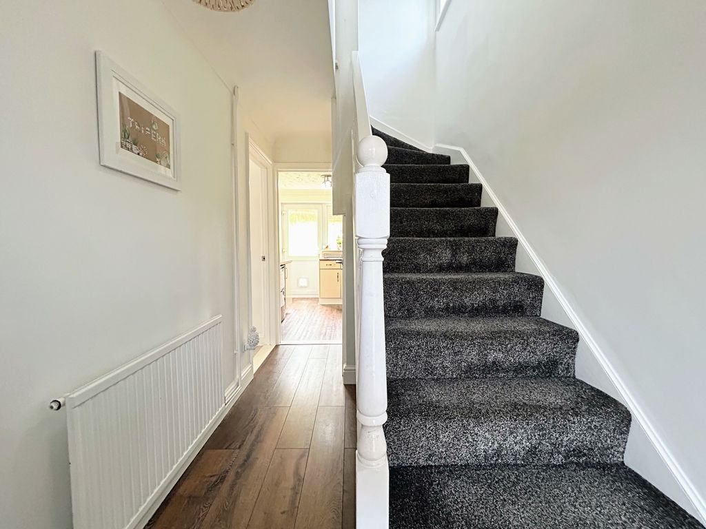 Property photo 2 of 12 Entrance Hall