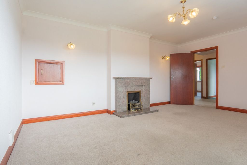 Property photo 3 of 27