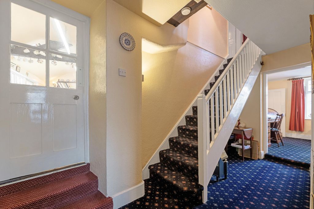 Property photo 3 of 33