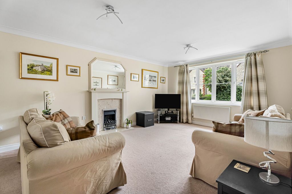 Property photo 2 of 22 Picture No. 60