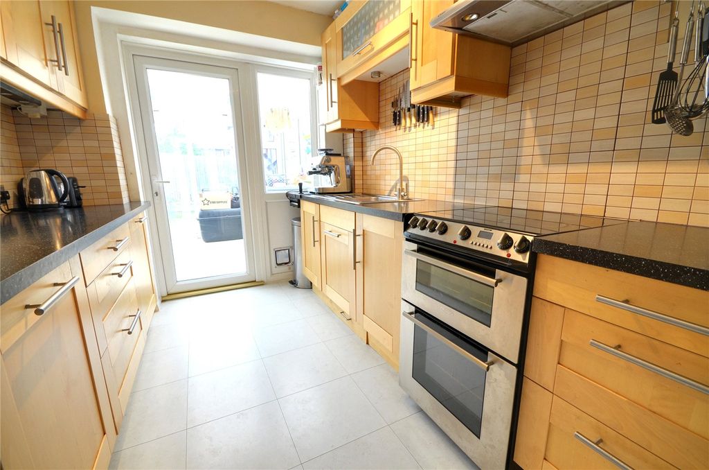 Property photo 3 of 19 Kitchen