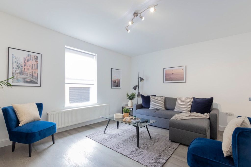 Property photo 1 of 36 Living Room