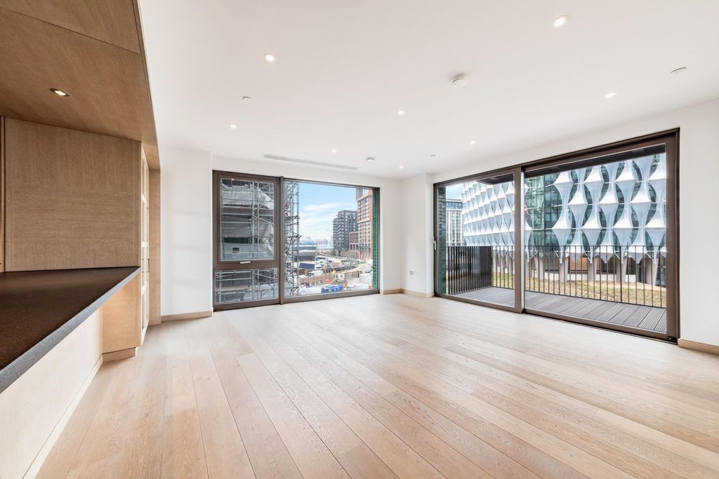 Property photo 3 of 25