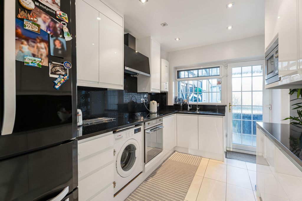 Property photo 3 of 30 Kitchen