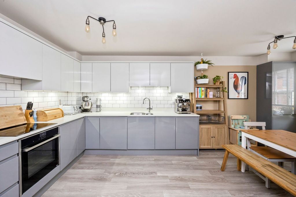 Property photo 2 of 23